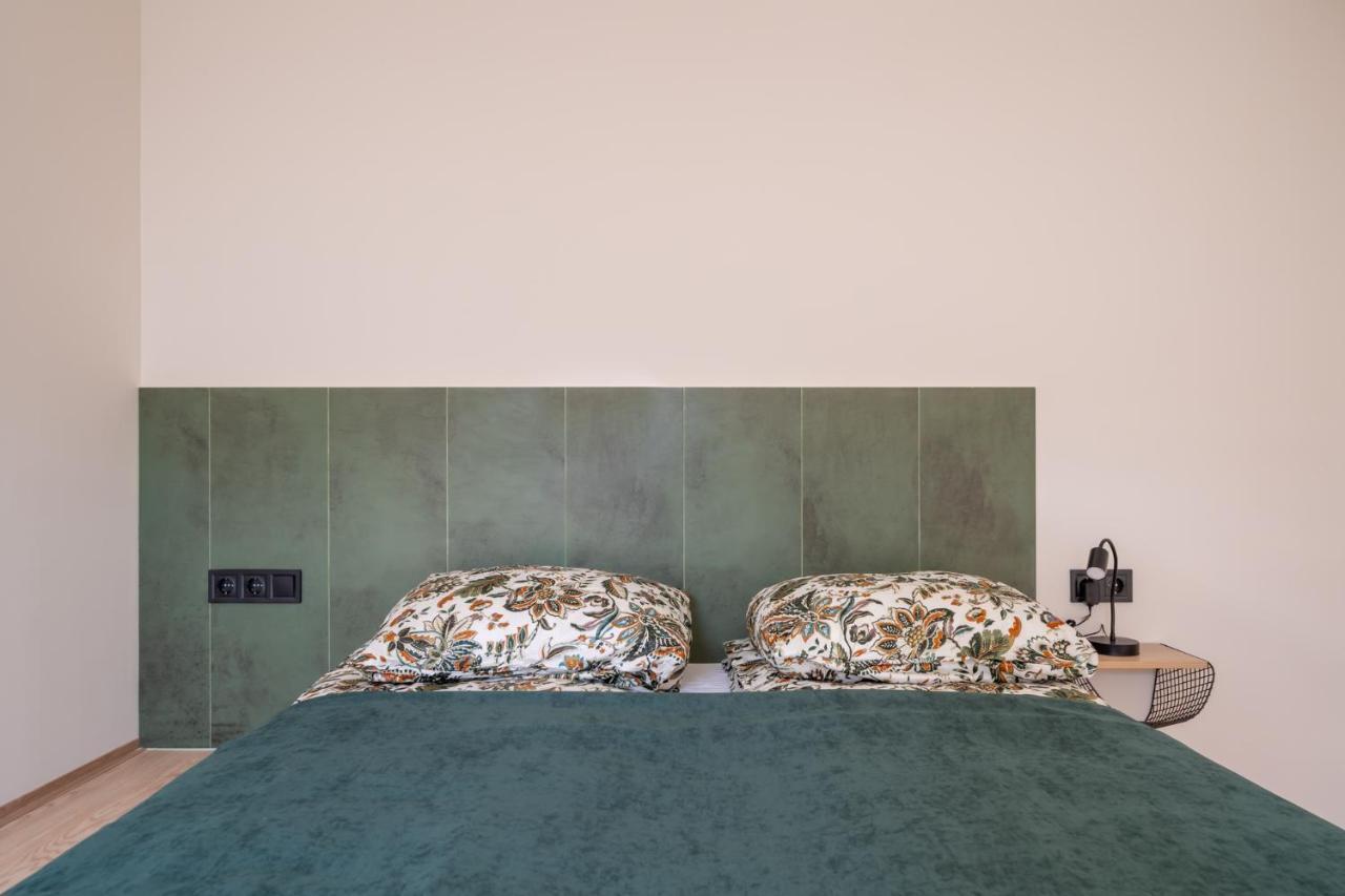 New Flat With Free Underground Parking And Air Conditioning *