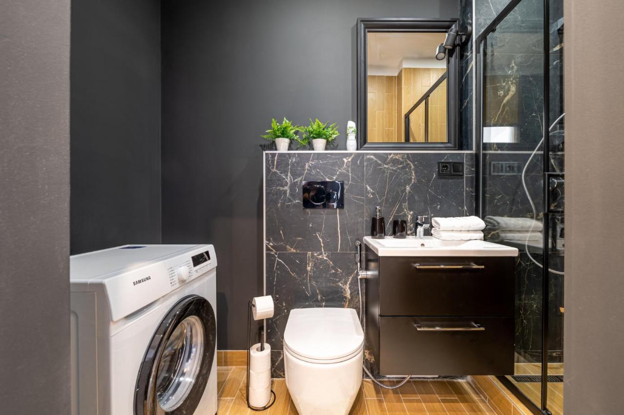 Căn hộ New Flat With Free Underground Parking And Air Conditioning *
