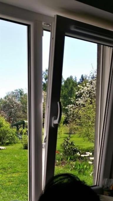 Cozy Near The Airport Huoneisto
