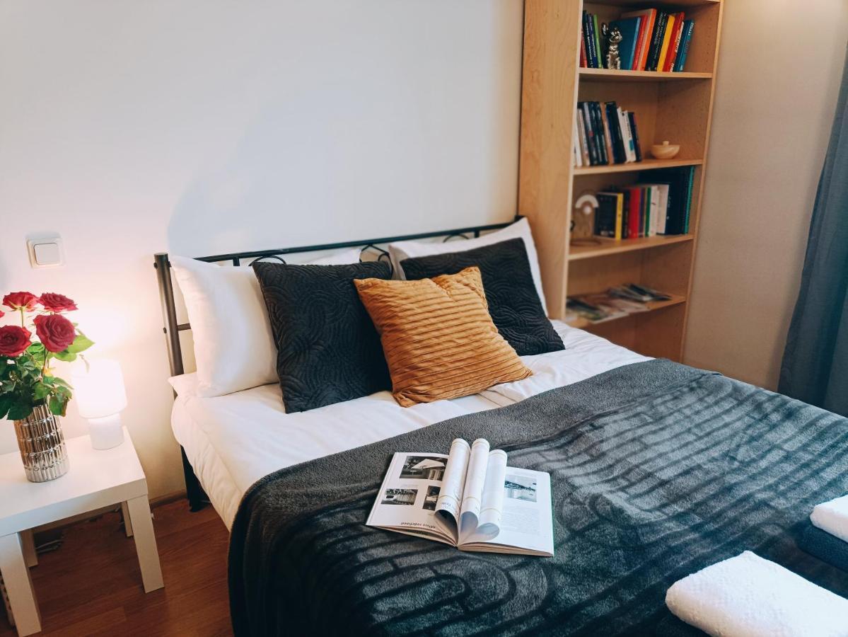 Homey Nest In Midtown Center, Up To 4 Guests, Steps From The Park, Free Parking Apartment