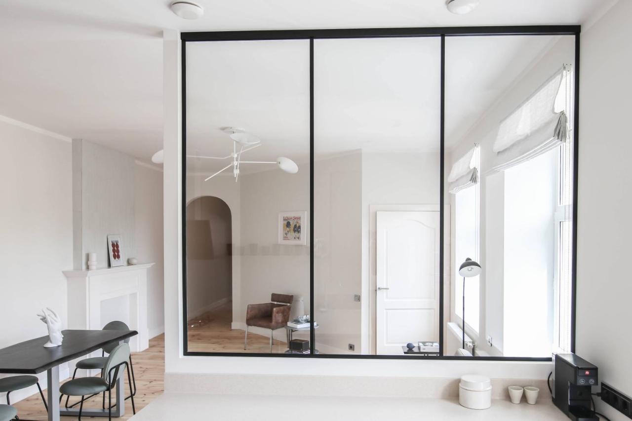 Modern In City Center! Apartment