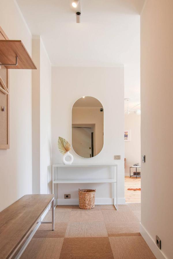 Modern In City Center! Apartment *