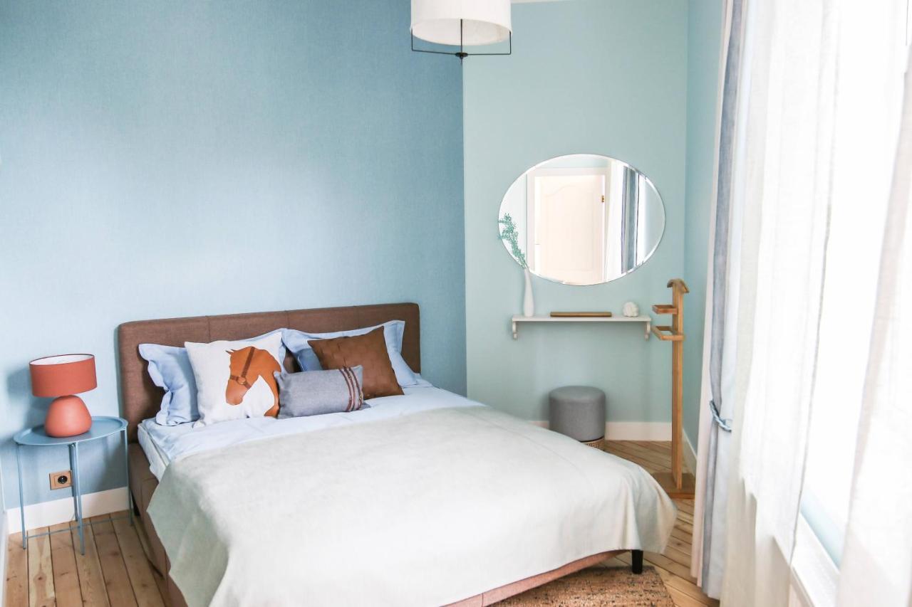 Modern In City Center! Apartment *