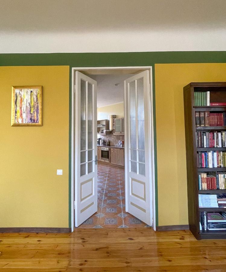 Spacious And Bright Center With Cityview