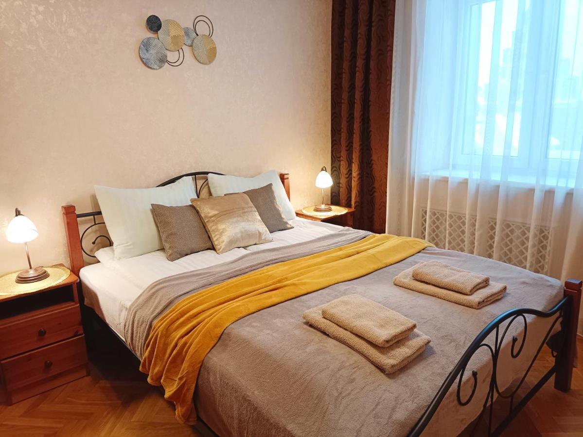 Old Town Retreat With Stunning Views 2 Bedroom Nearby The Church Of Saint Peter Huoneisto *