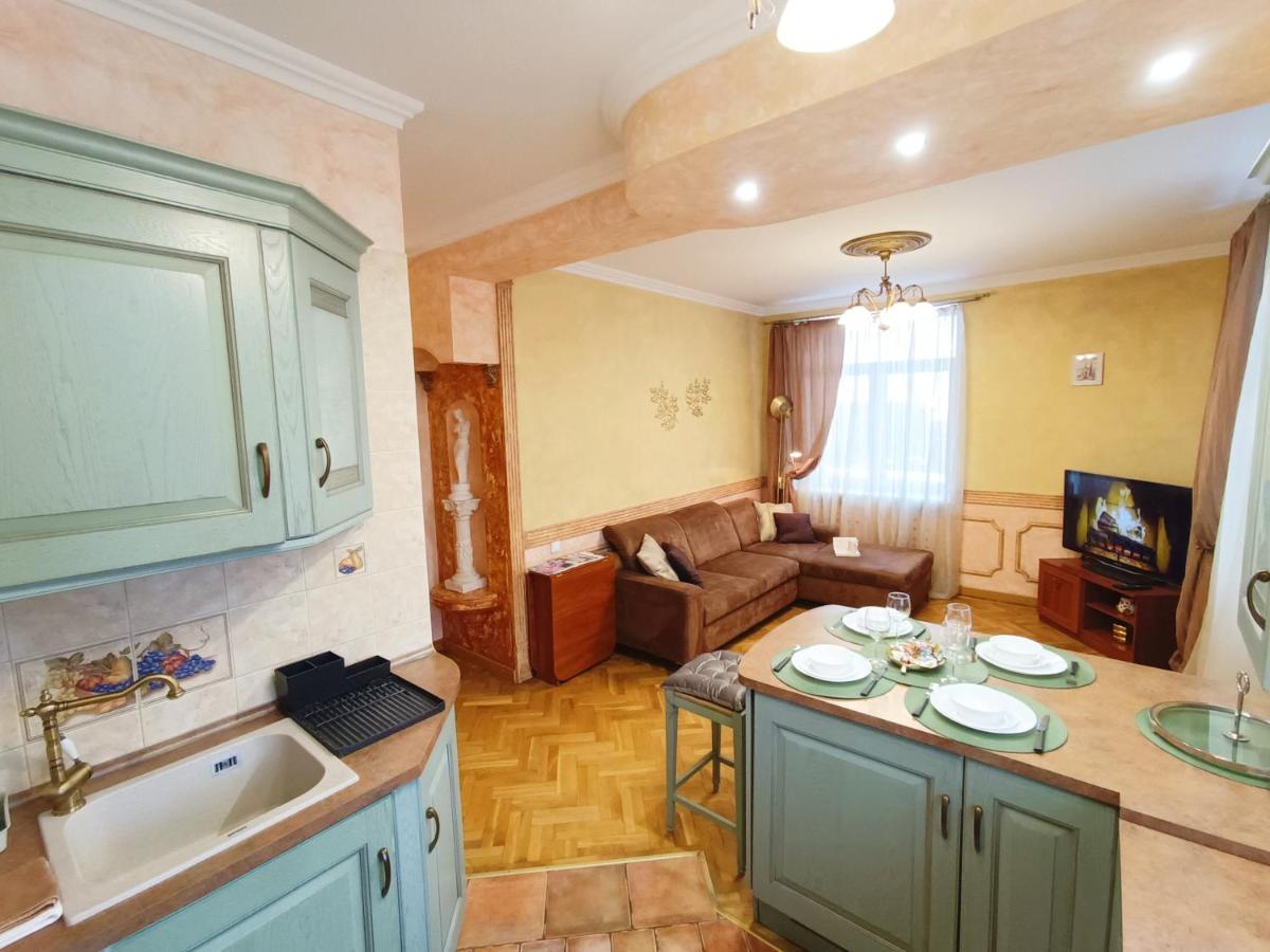 Old Town Retreat With Stunning Views 2 Bedroom Nearby The Church Of Saint Peter * Riika