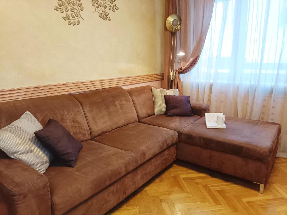Old Town Retreat With Stunning Views 2 Bedroom Nearby The Church Of Saint Peter Huoneisto Riika