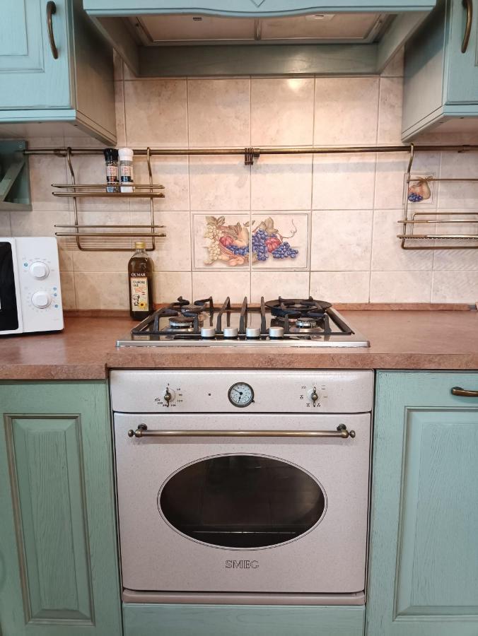 Old Town Retreat With Stunning Views 2 Bedroom Nearby The Church Of Saint Peter Huoneisto Riika