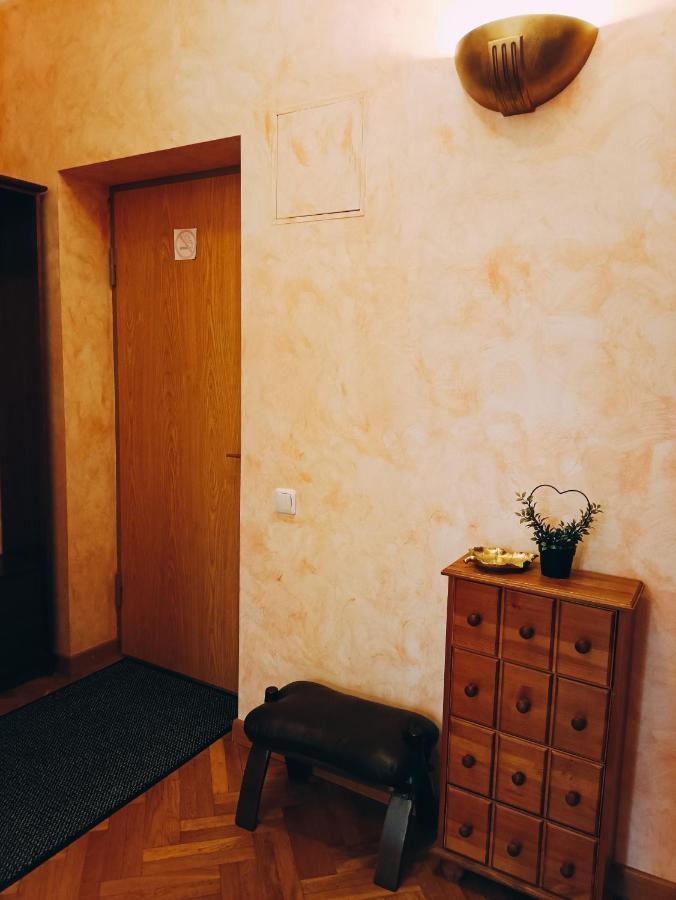 Old Town Retreat With Stunning Views 2 Bedroom Nearby The Church Of Saint Peter Huoneisto Riika