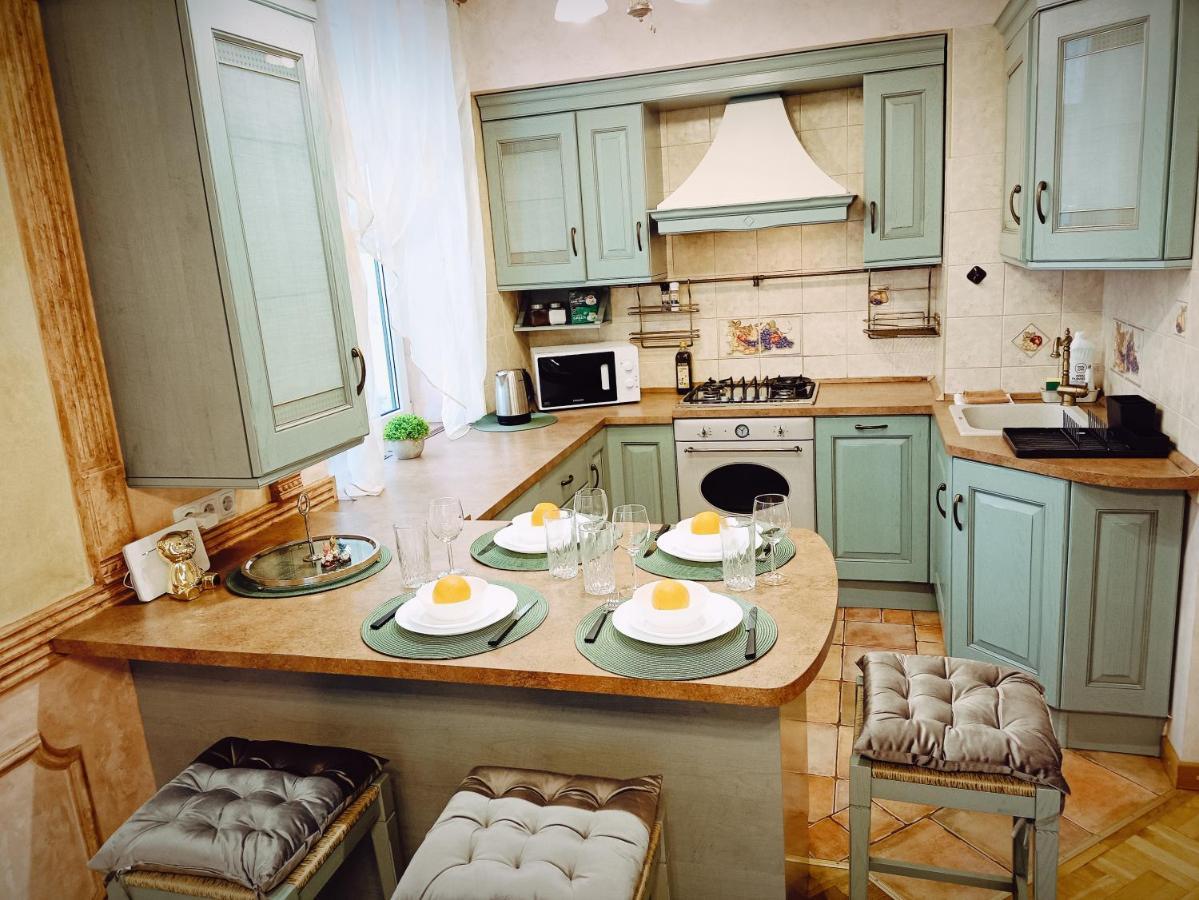Huoneisto Old Town Retreat With Stunning Views 2 Bedroom Nearby The Church Of Saint Peter *