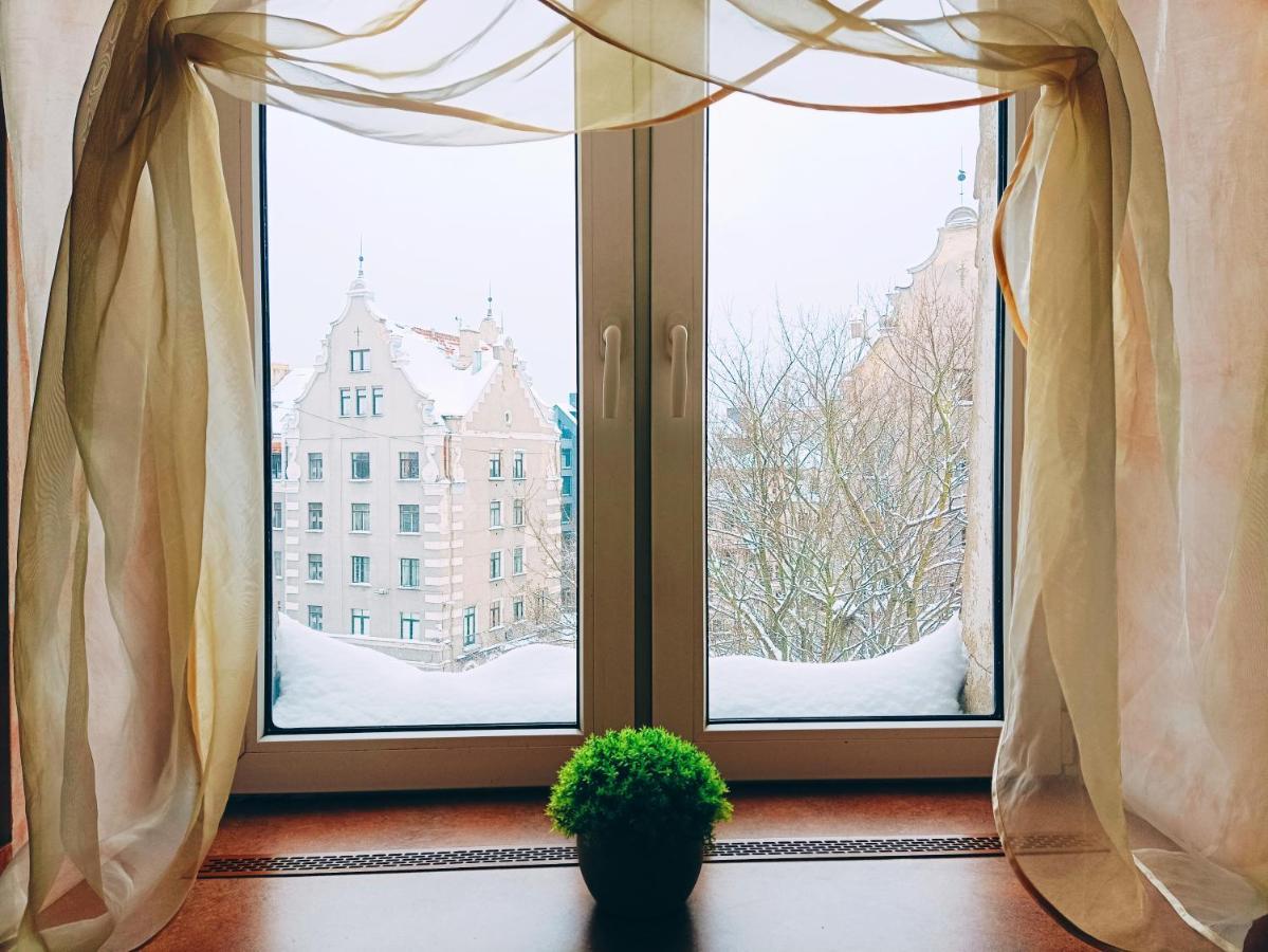 Old Town Retreat With Stunning Views 2 Bedroom Nearby The Church Of Saint Peter Huoneisto *