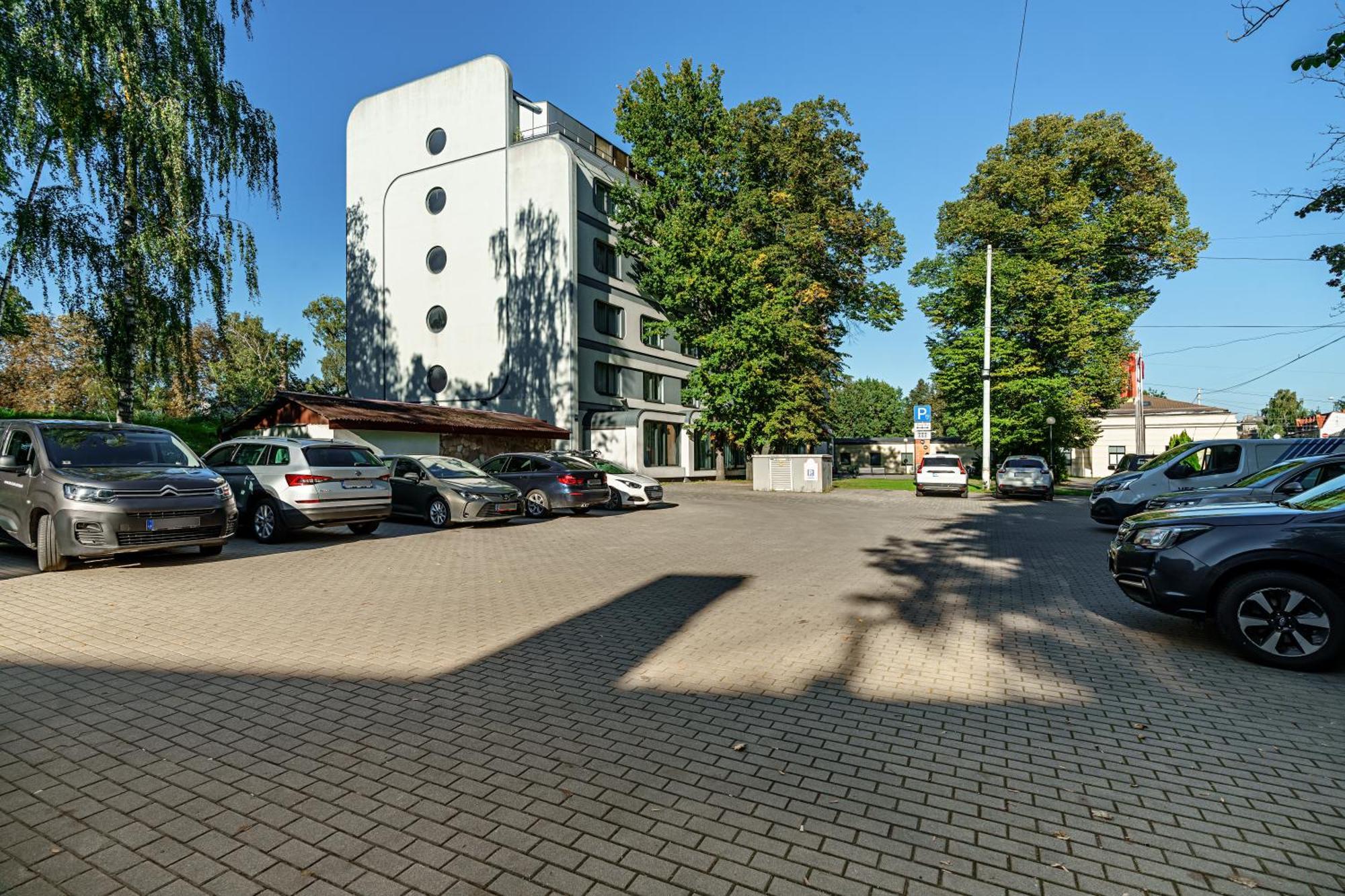 Rija Vef With Free Parking Hotel