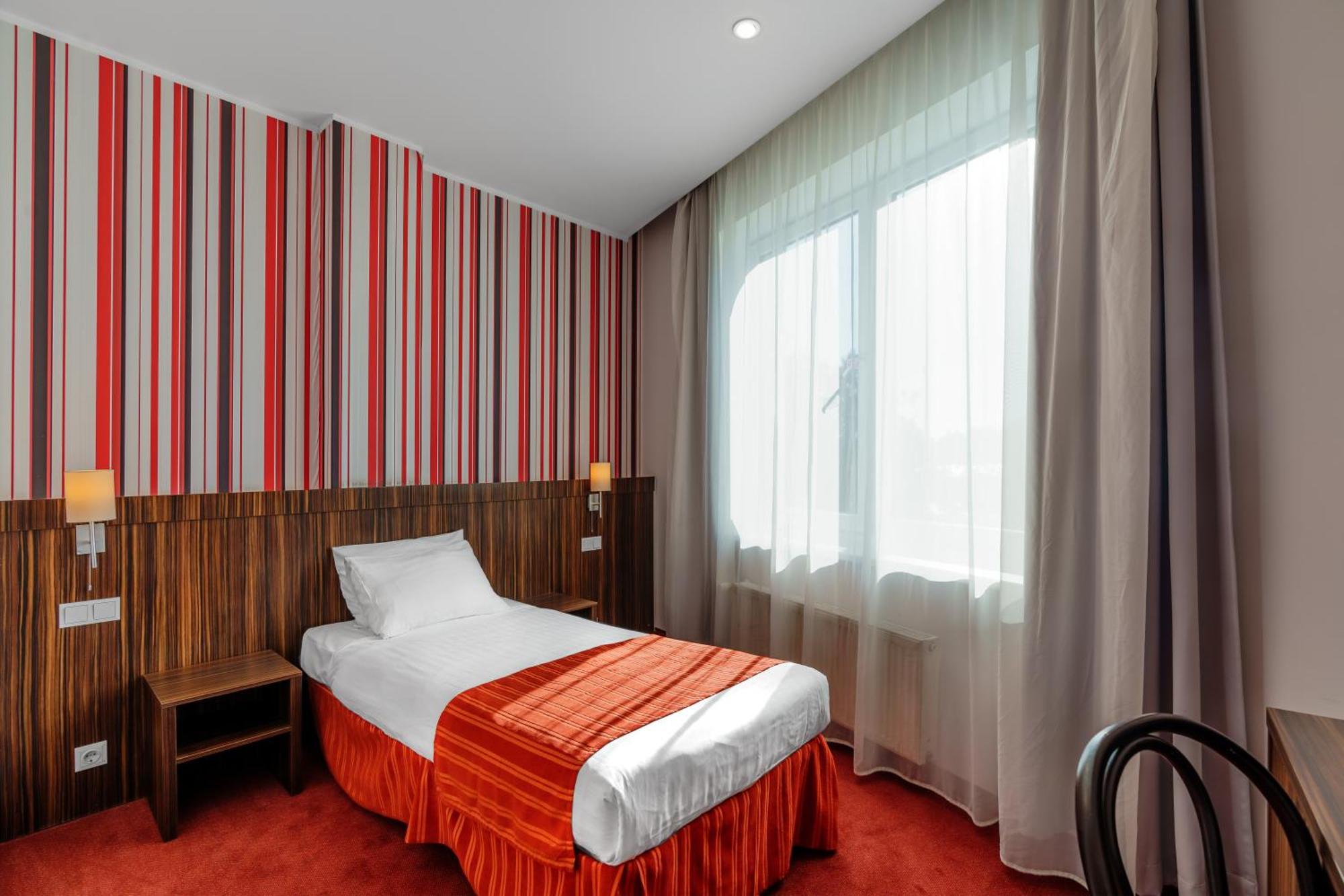 Rija Vef With Free Parking Hotel 3*