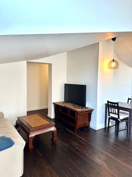 Historic Charm Your Old Town Retreat Butas *