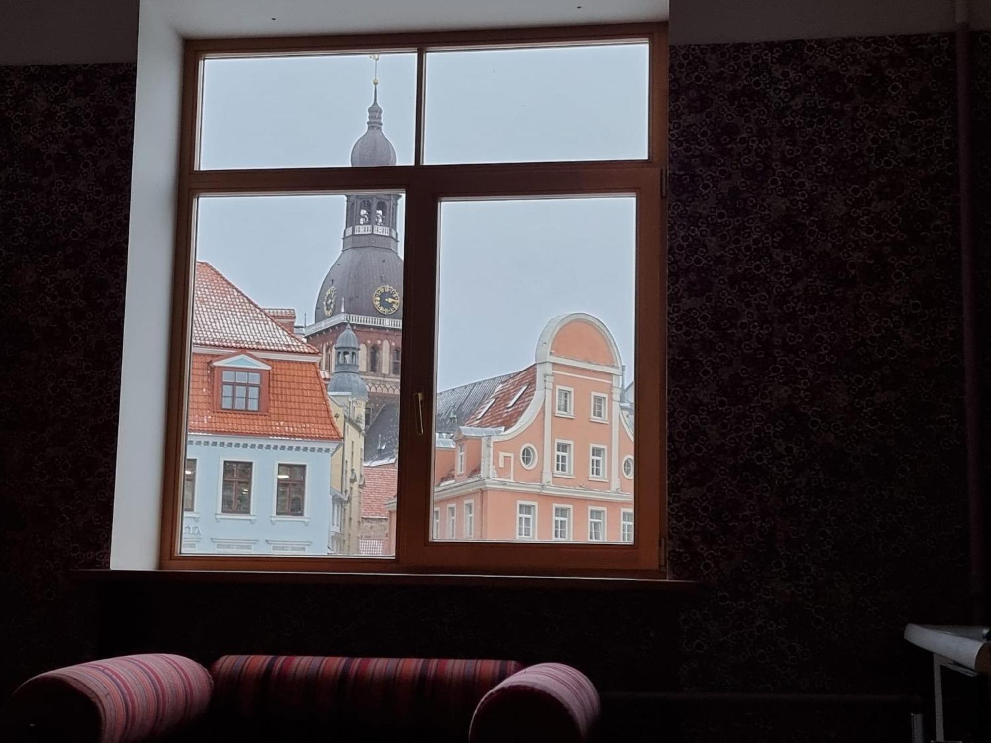 Apartment 2 Bedroom Next To Hall With Parking *