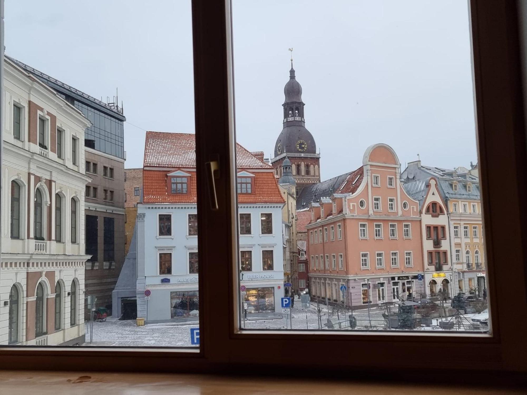 Apartment 2 Bedroom Next To Hall With Parking *