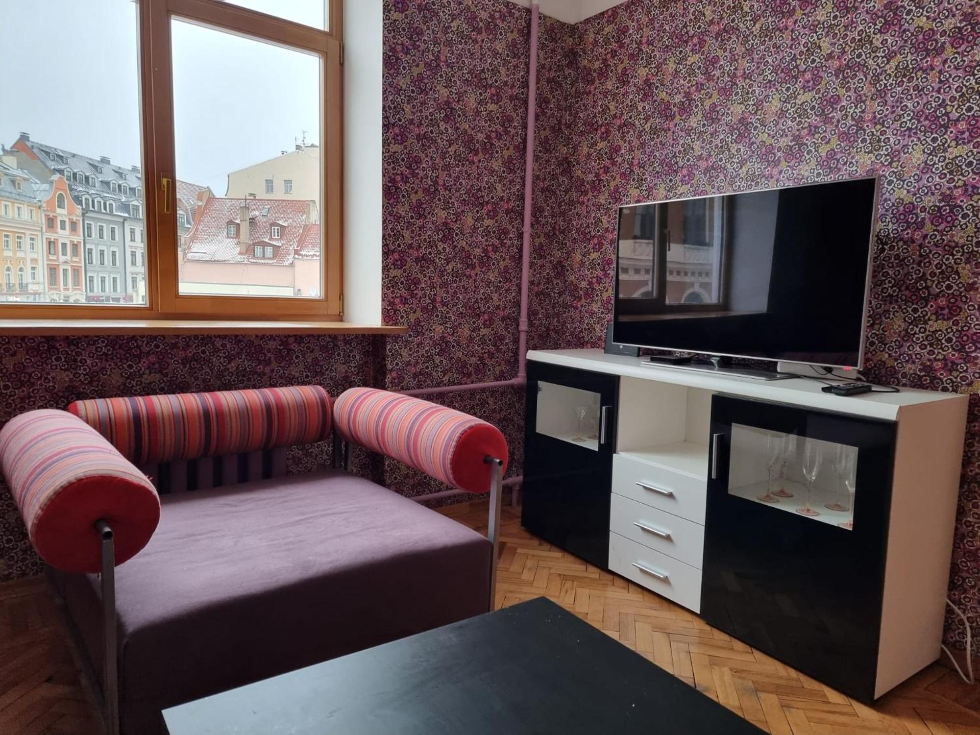 2 Bedroom Next To Hall With Parking Apartment *