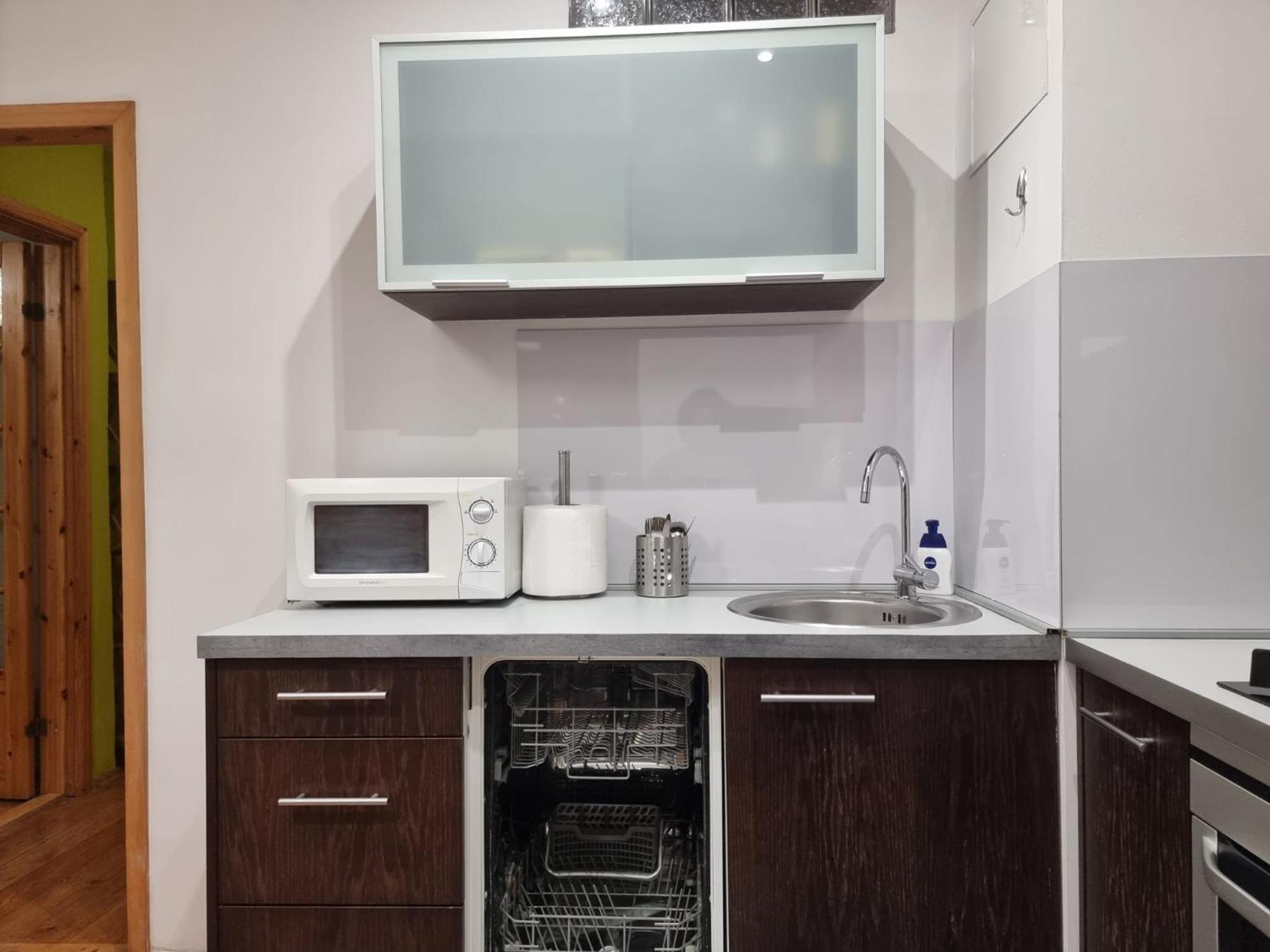 Apartment 2 Bedroom Next To Hall With Parking Riga