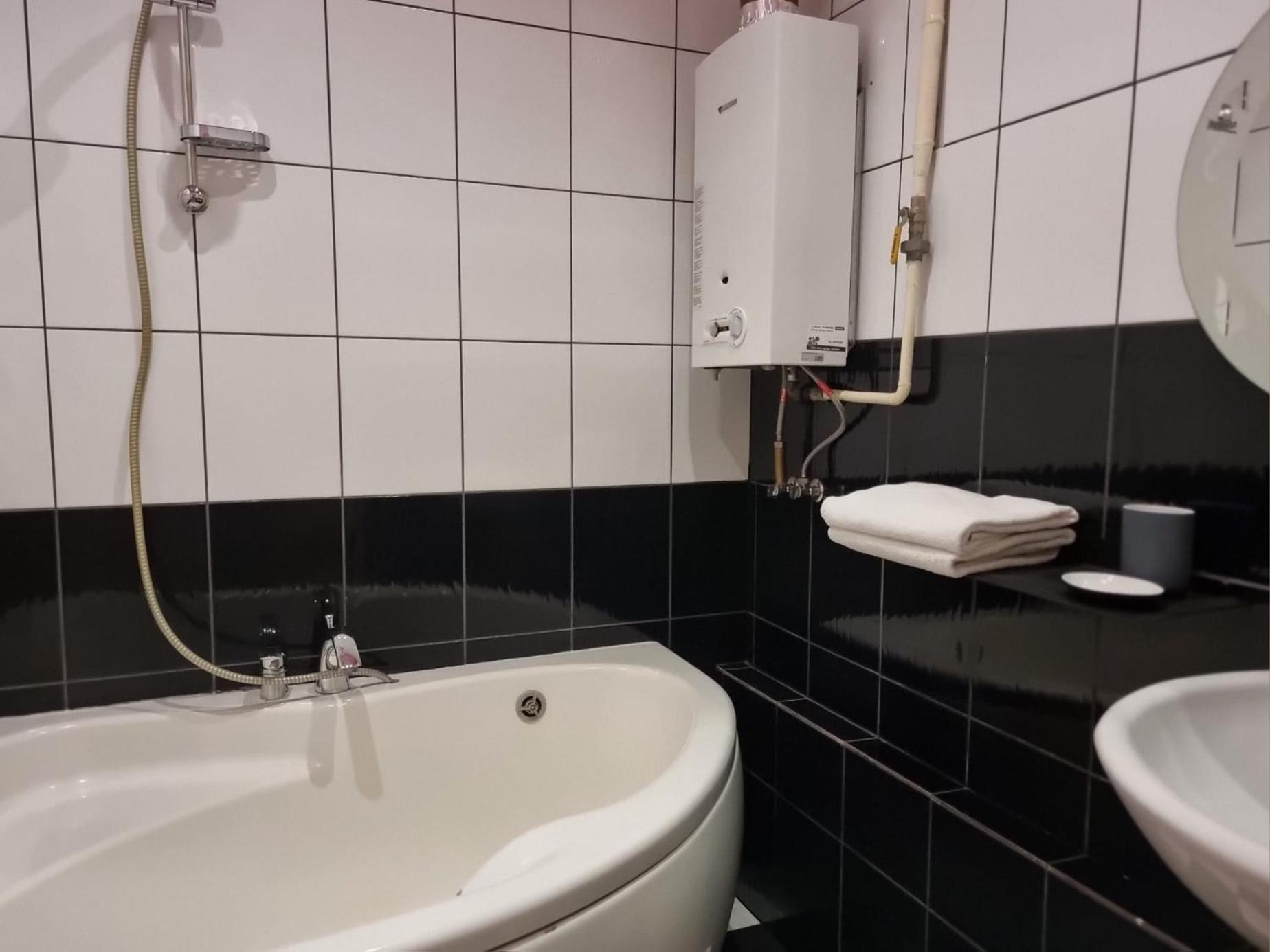 2 Bedroom Next To Hall With Parking Apartment *