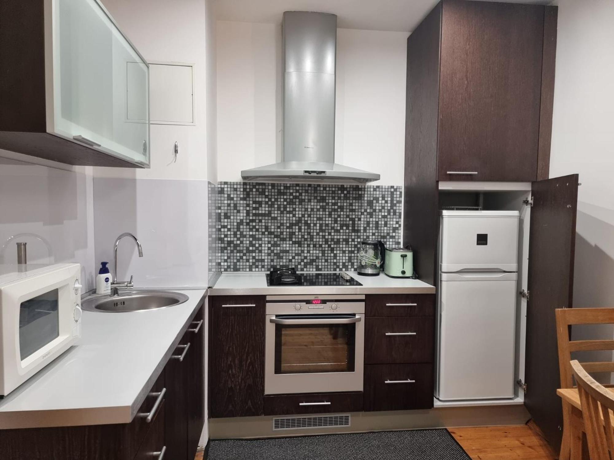 2 Bedroom Next To Hall With Parking *