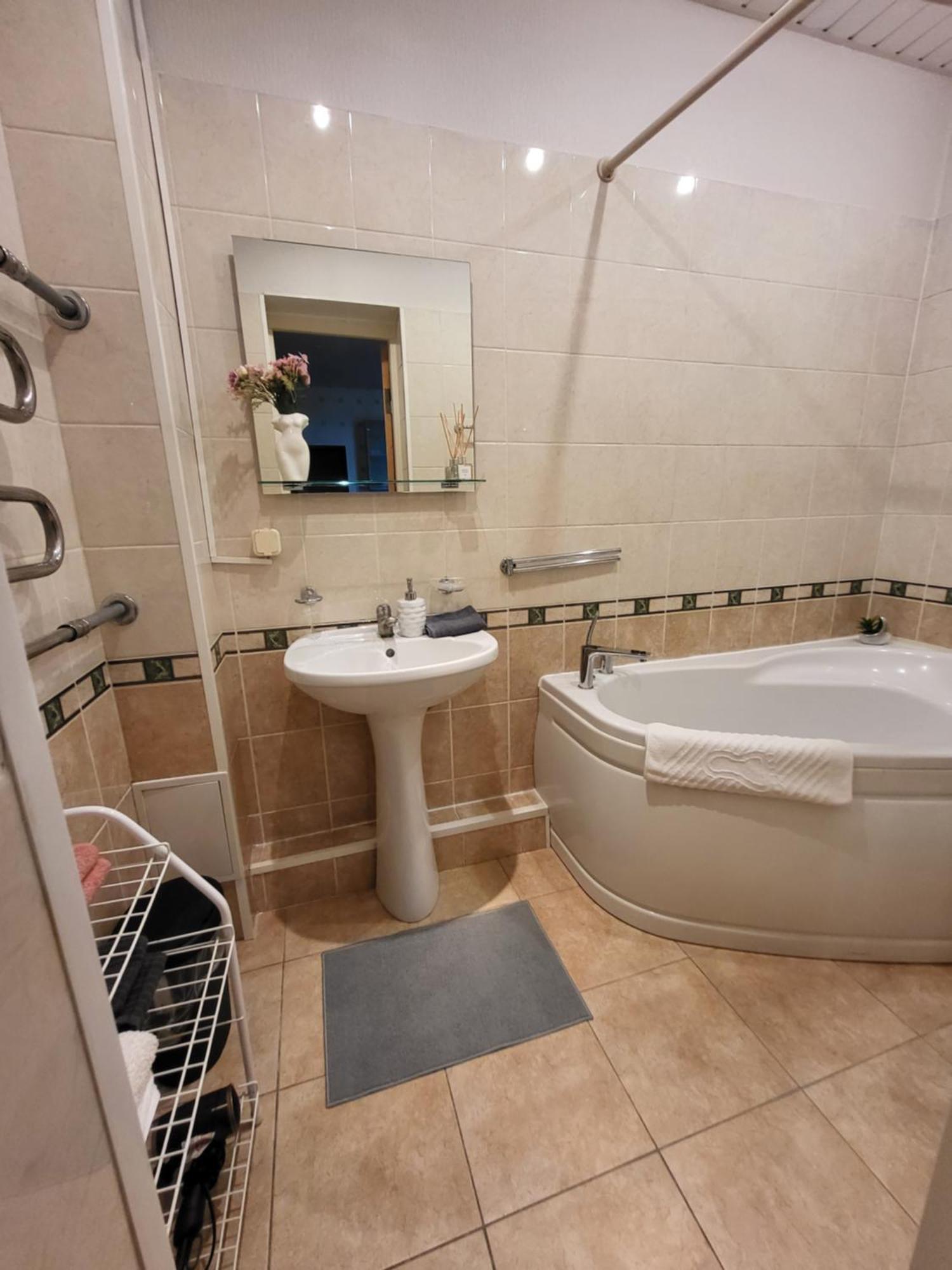 Apartment Cozy, Spacious Gertruda Self Chek In 20 Min To Old With Car 5 Min Riga