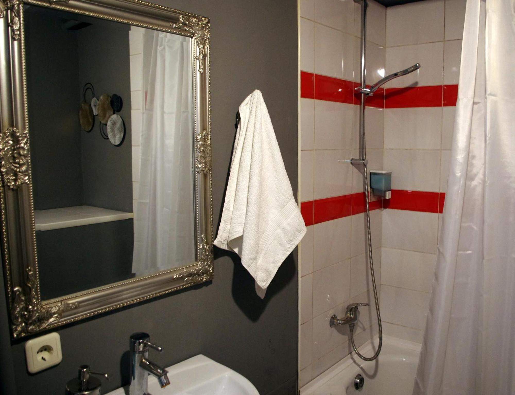 Villand With Free Private Parking And Self Check In Guest house 2*