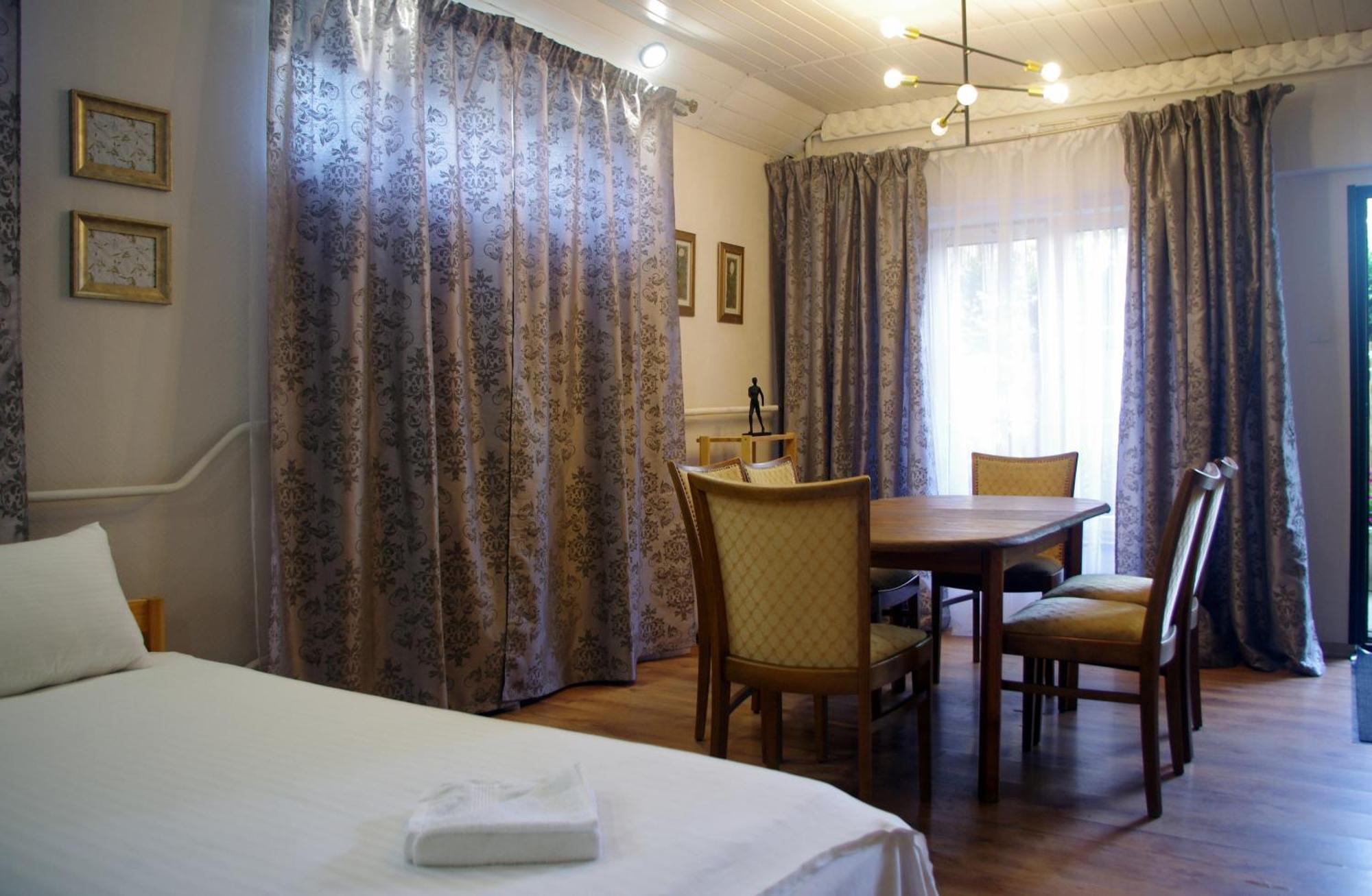 Villand With Free Private Parking And Self Check In Guest house Riga