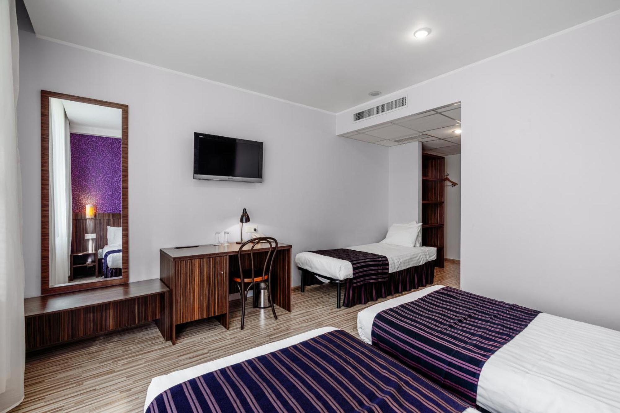 Rija Vef With Free Parking Hotel