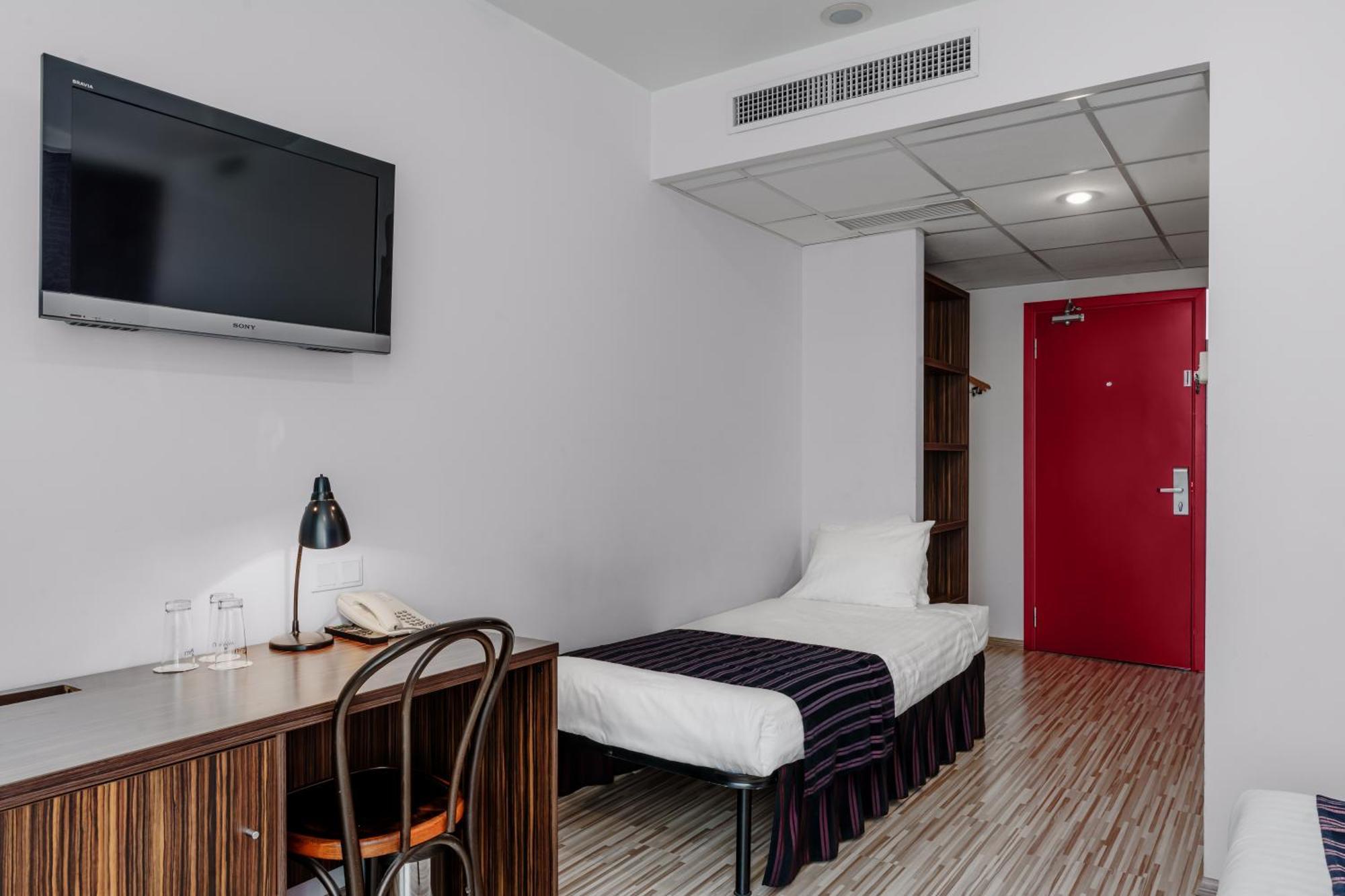 Rija Vef With Free Parking 3*