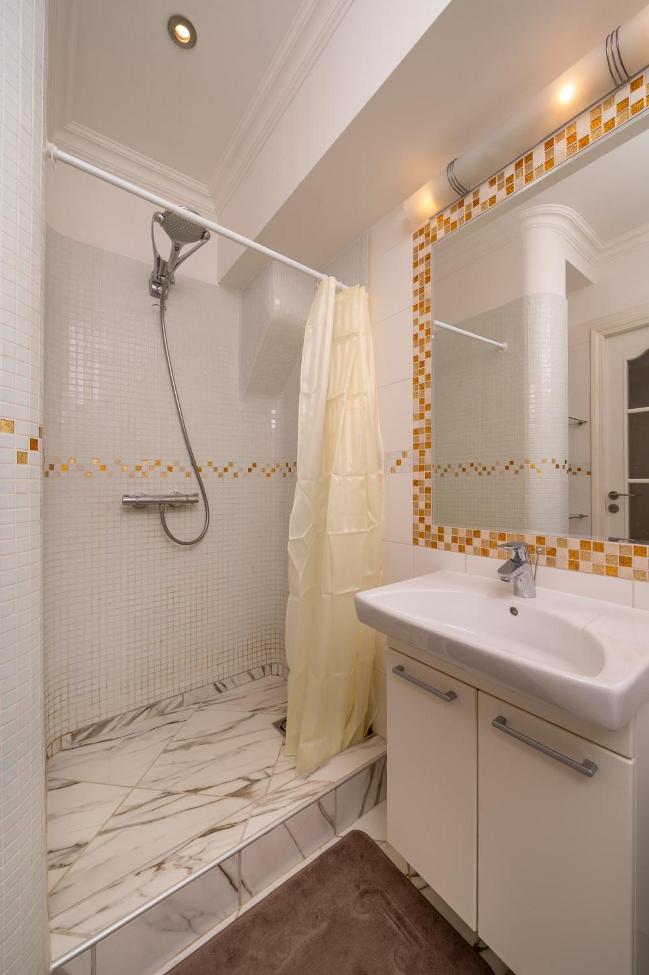 #1 Luxury Jacuzzi Penthouse In Quiet Centre Riga