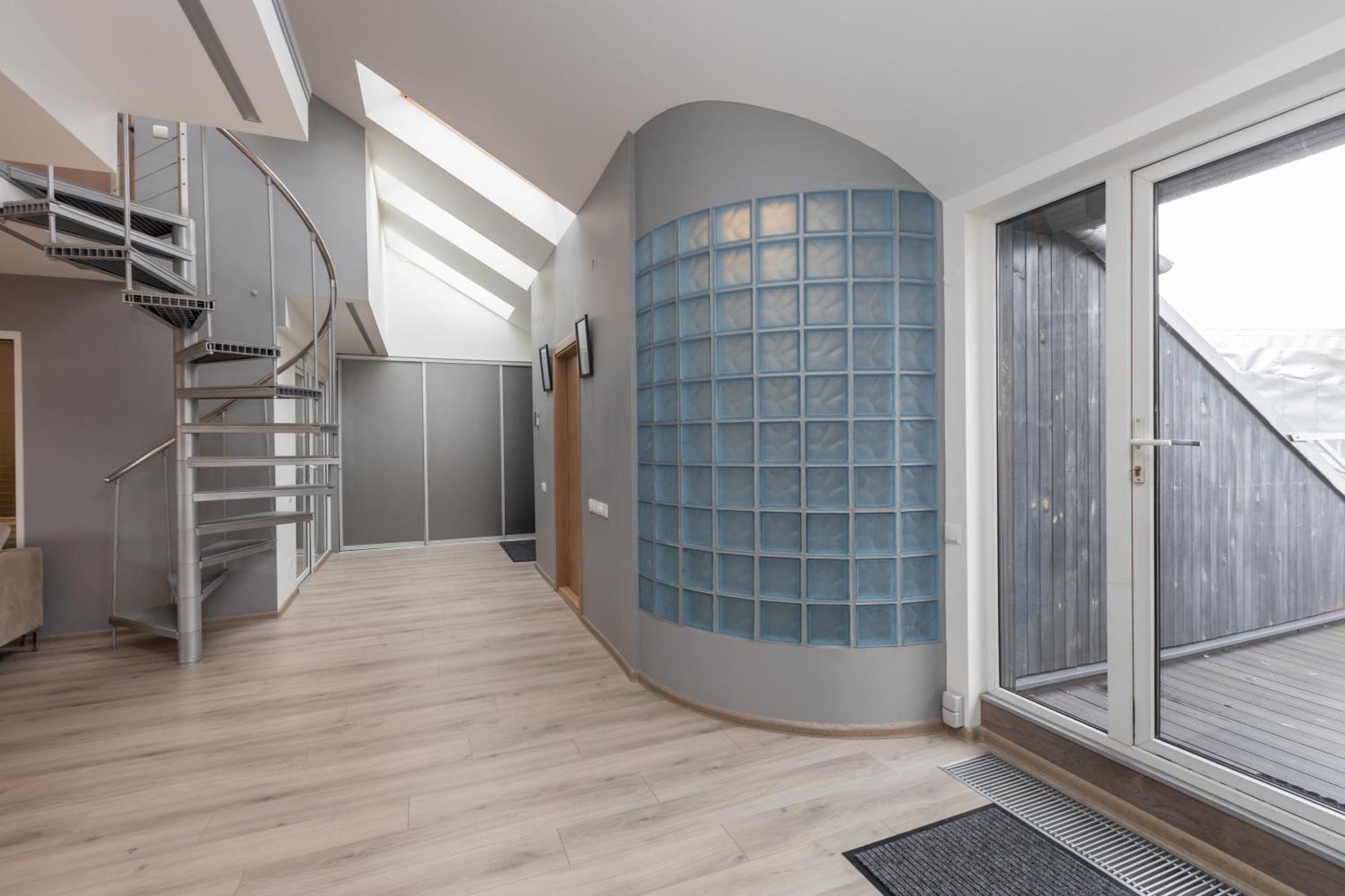 Penthouse With Terrace Apartment *
