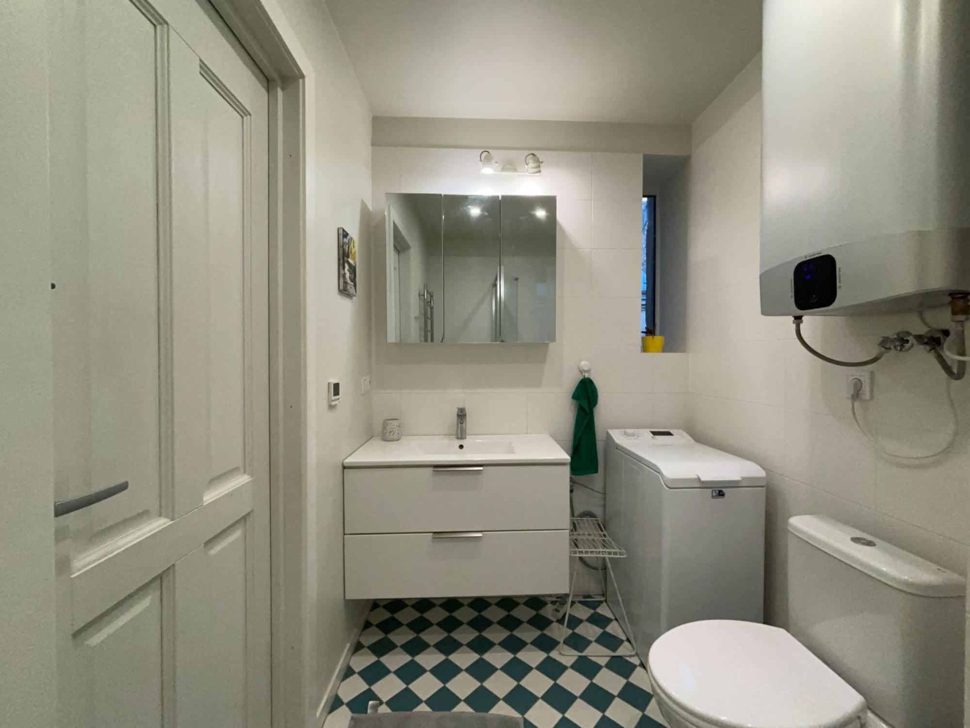 Charming And Spacious In The Embassy Area Apartment Riga