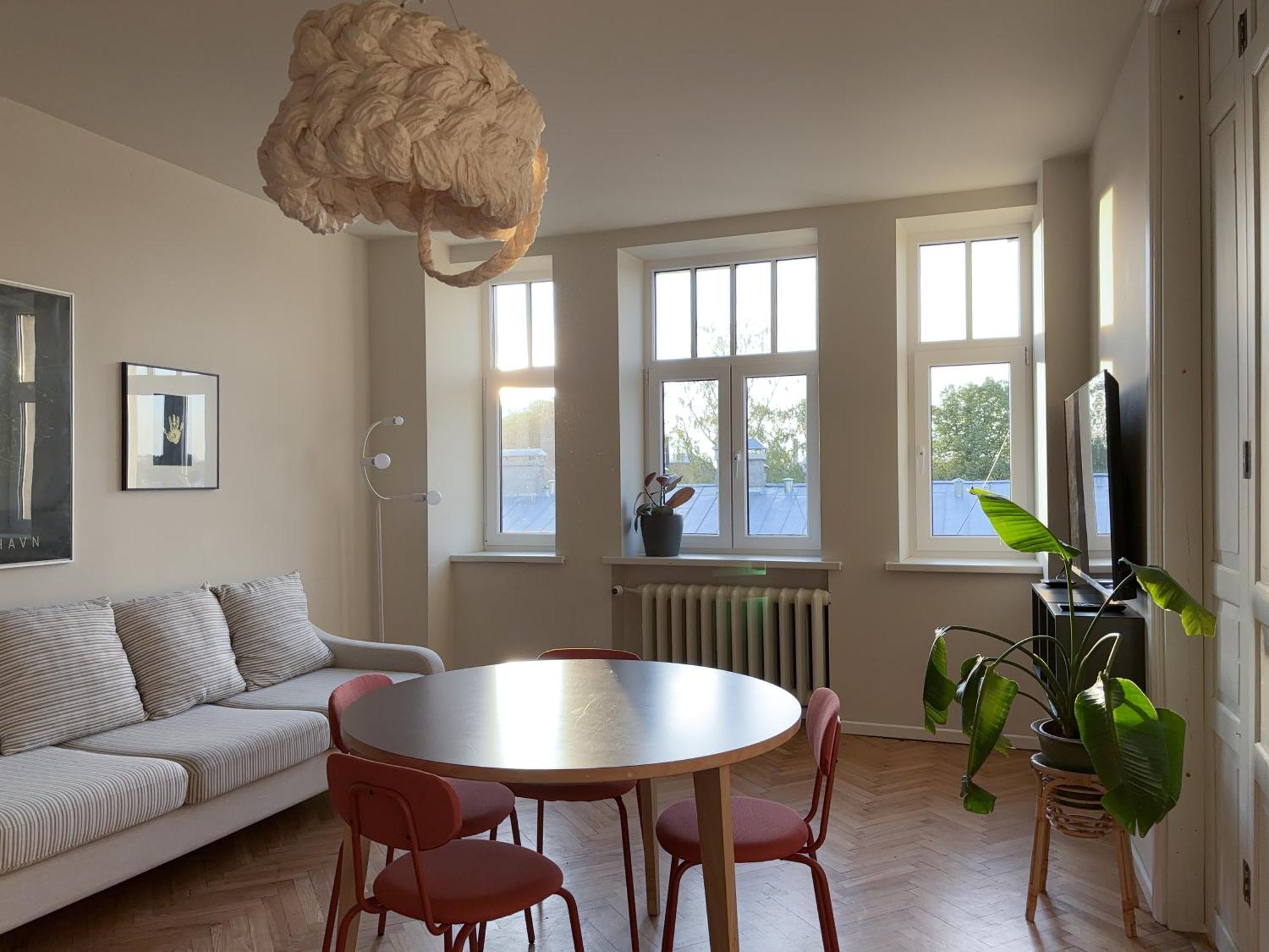 Charming And Spacious In The Embassy Area Apartment