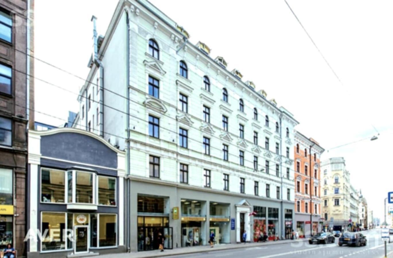 Premium Design, Renovated 2024 Free Parking *