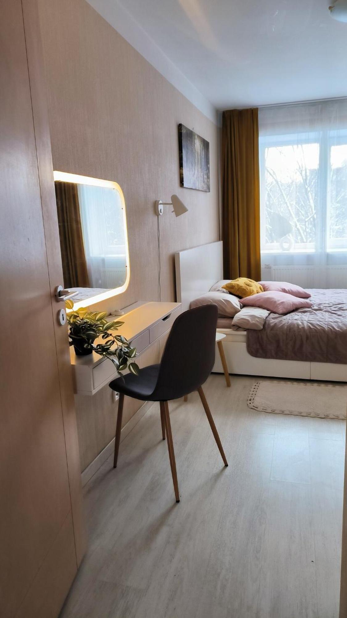 Warm And Welcoming Near Xiaomi Arena Apartment