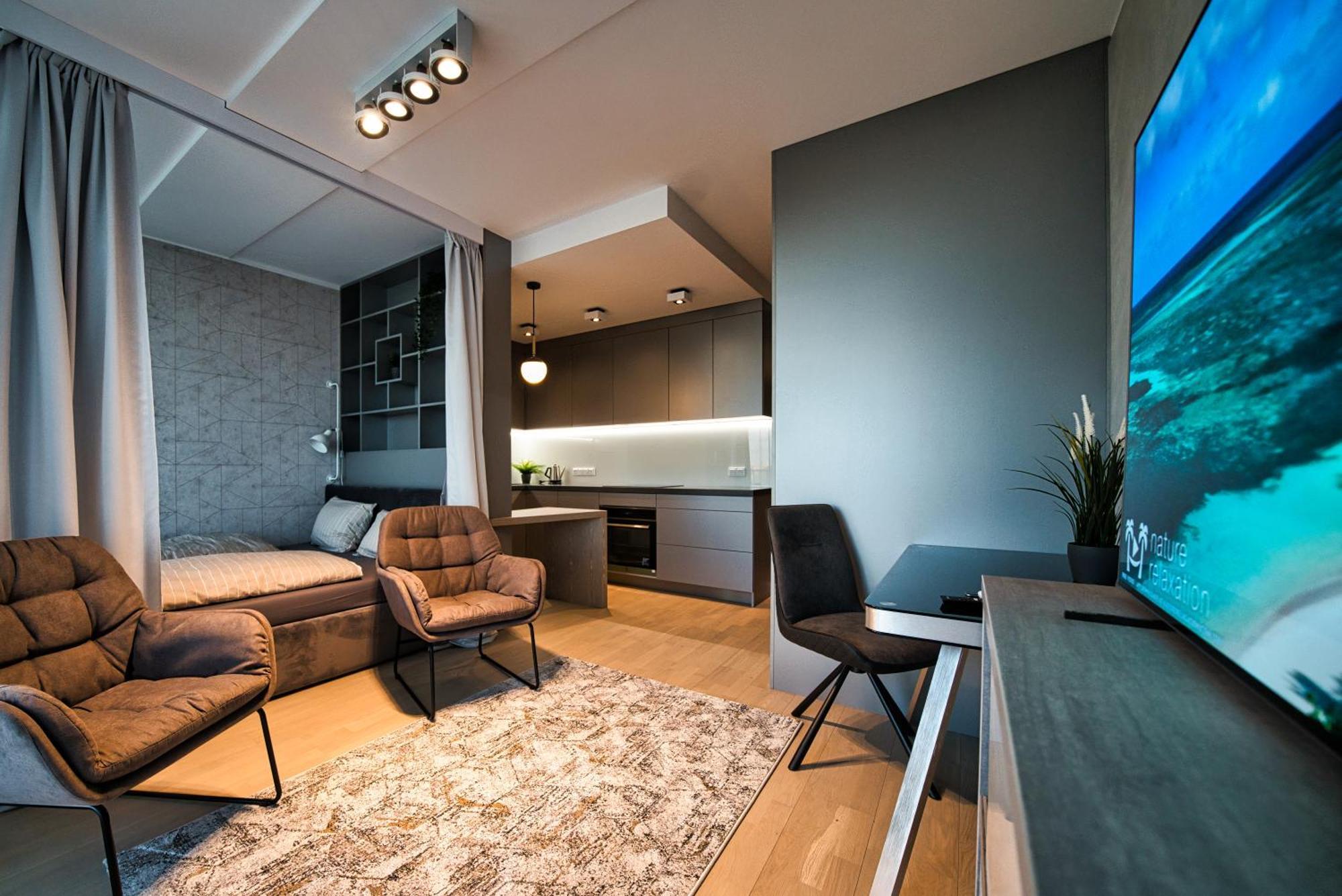 Urban Oasis: Fitness-focused With Views Apartment
