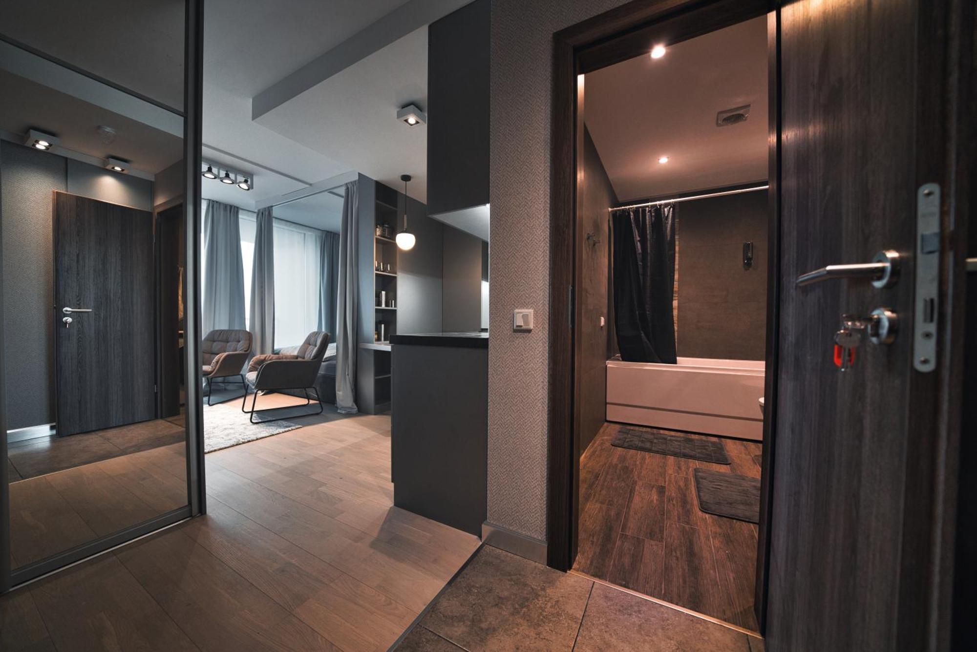 Urban Oasis: Fitness-focused With Views *