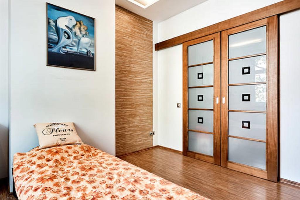 2-level Close To Old City Apartment