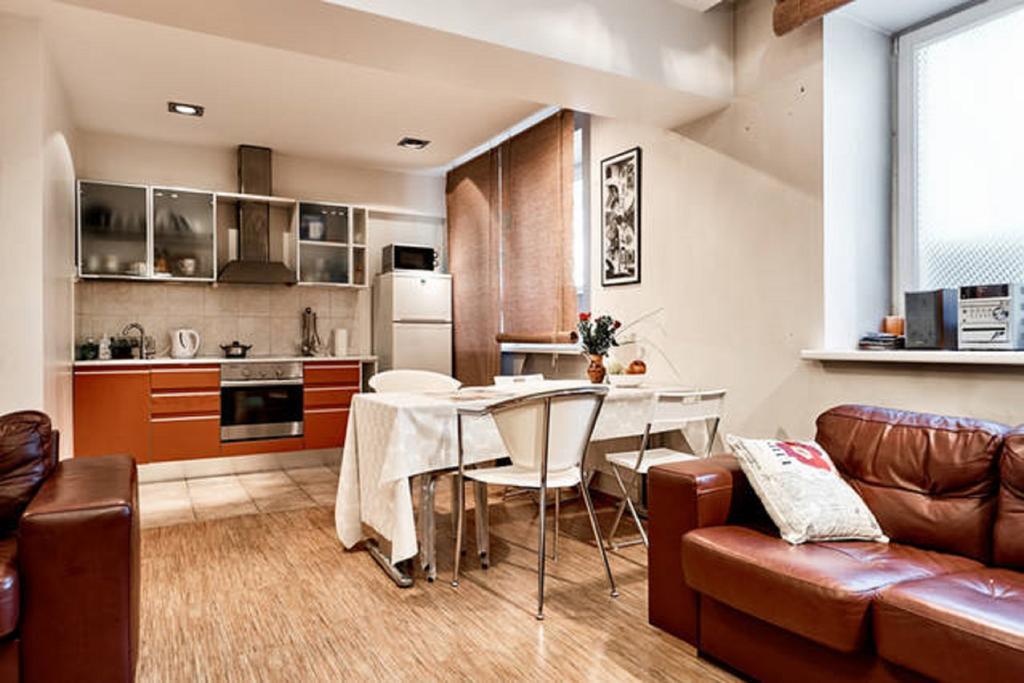 2-level Close To Old City Apartment *