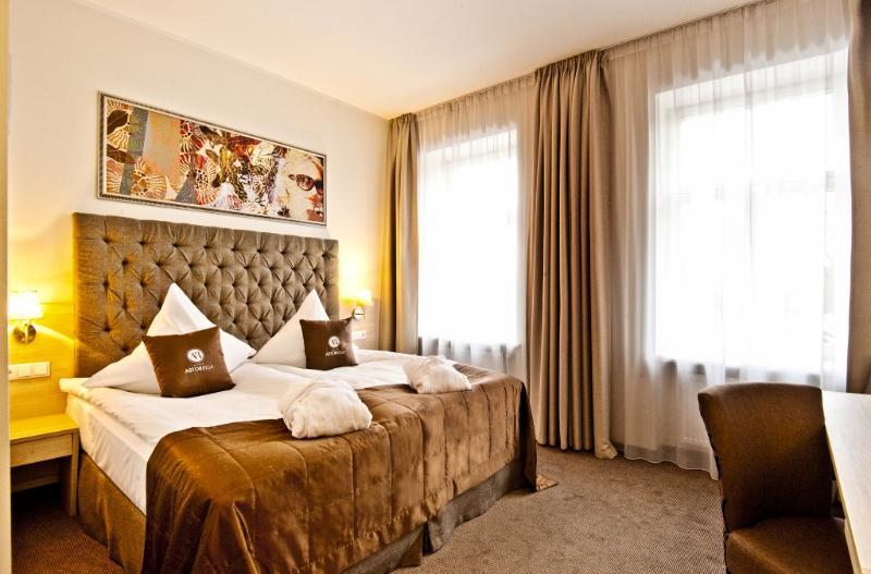 Aston Hotel