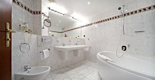 Hotel Roma 4*