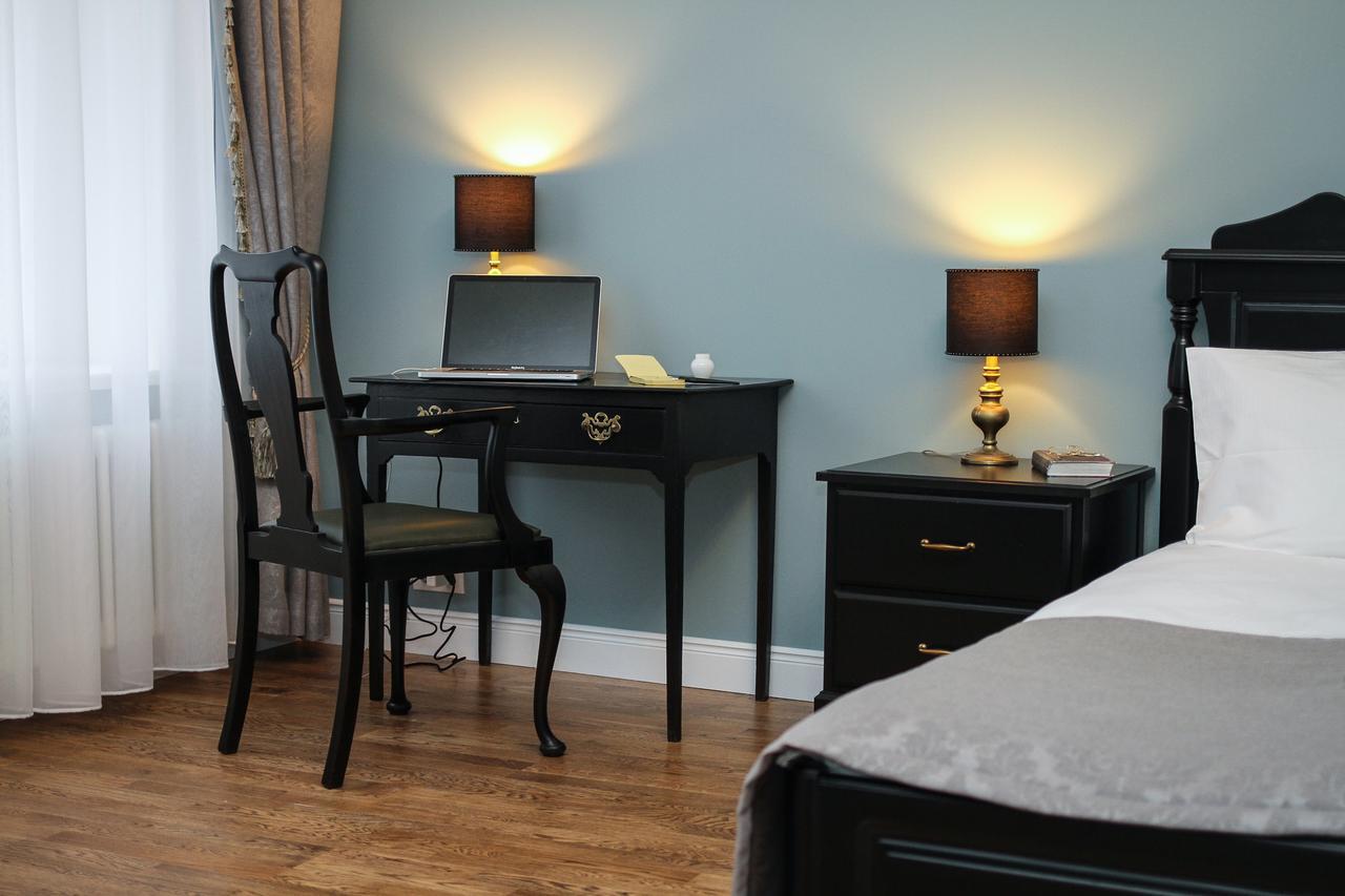 Sherlock Art Aparthotel 3*