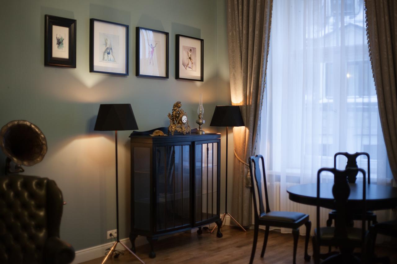 Sherlock Art Aparthotel 3*