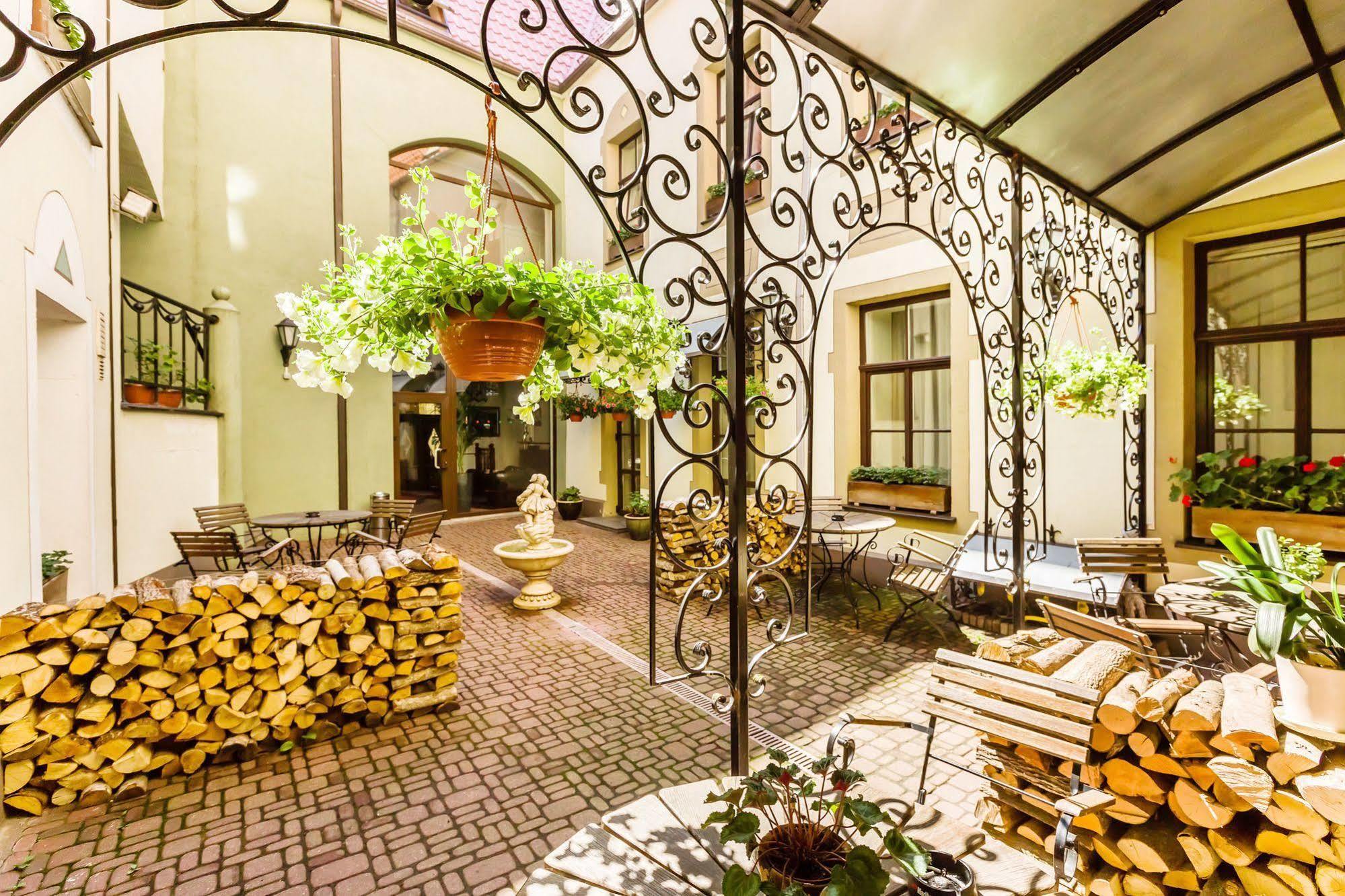 Old Boutique 