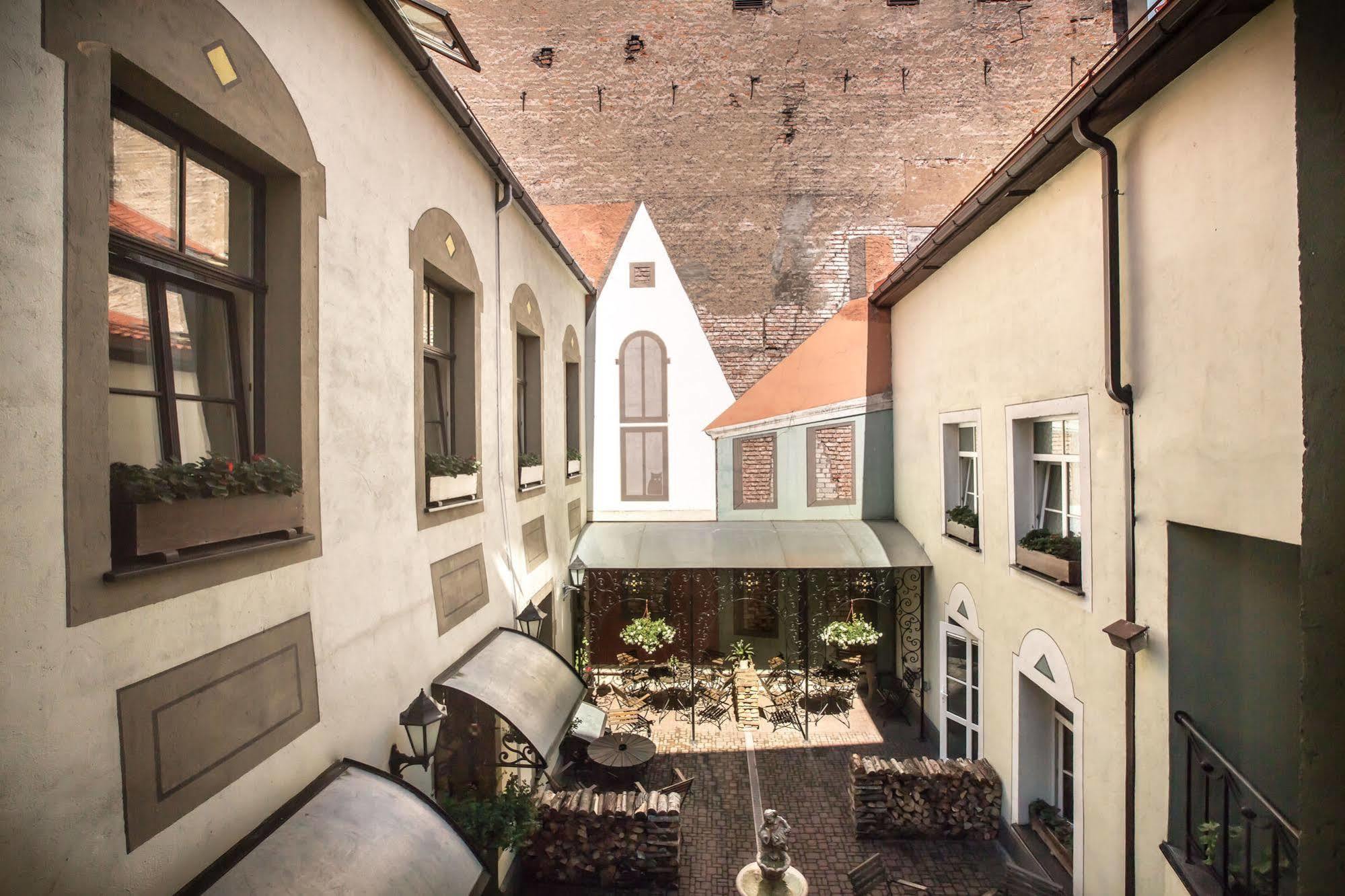 Old Boutique 