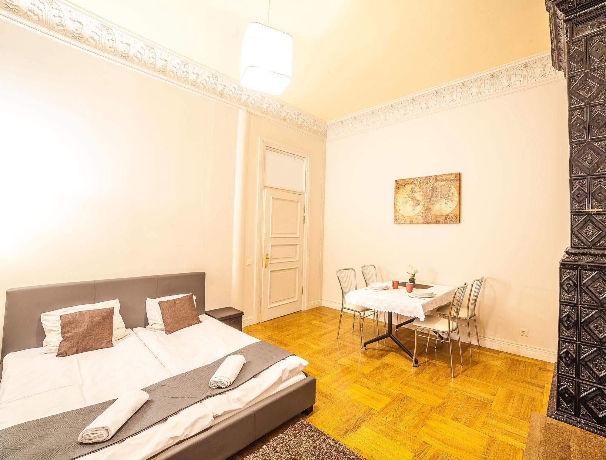 Mosaic Center Apartment *