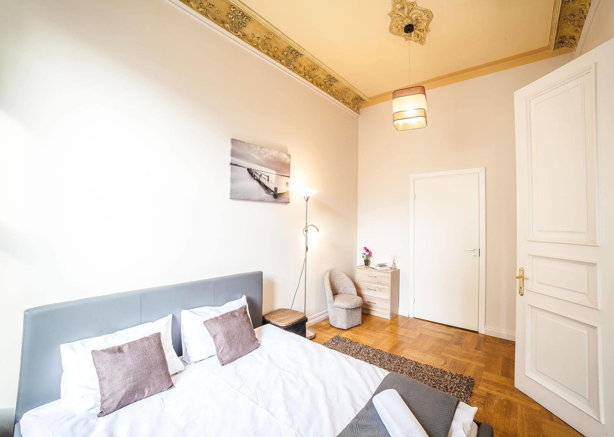 Mosaic Center Apartment *