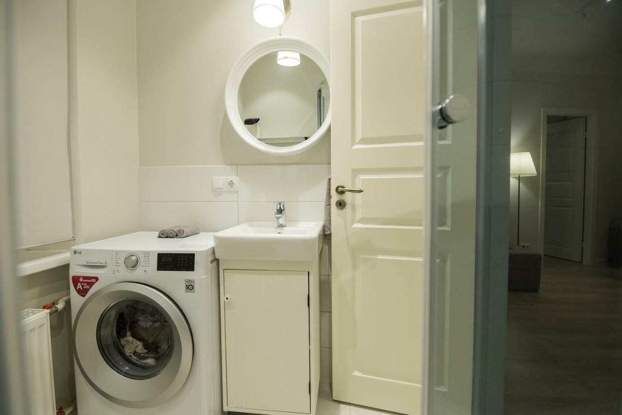 Renovated In Center Apartment *