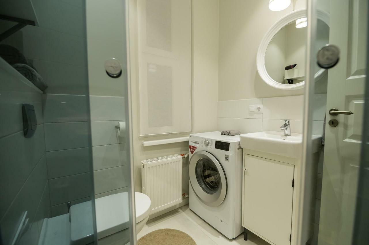 Renovated In Center Apartment *