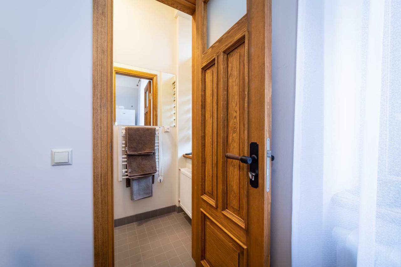 Stories Writer's Ap 40sqm Renovated Free Parking Dzīvoklis Riga